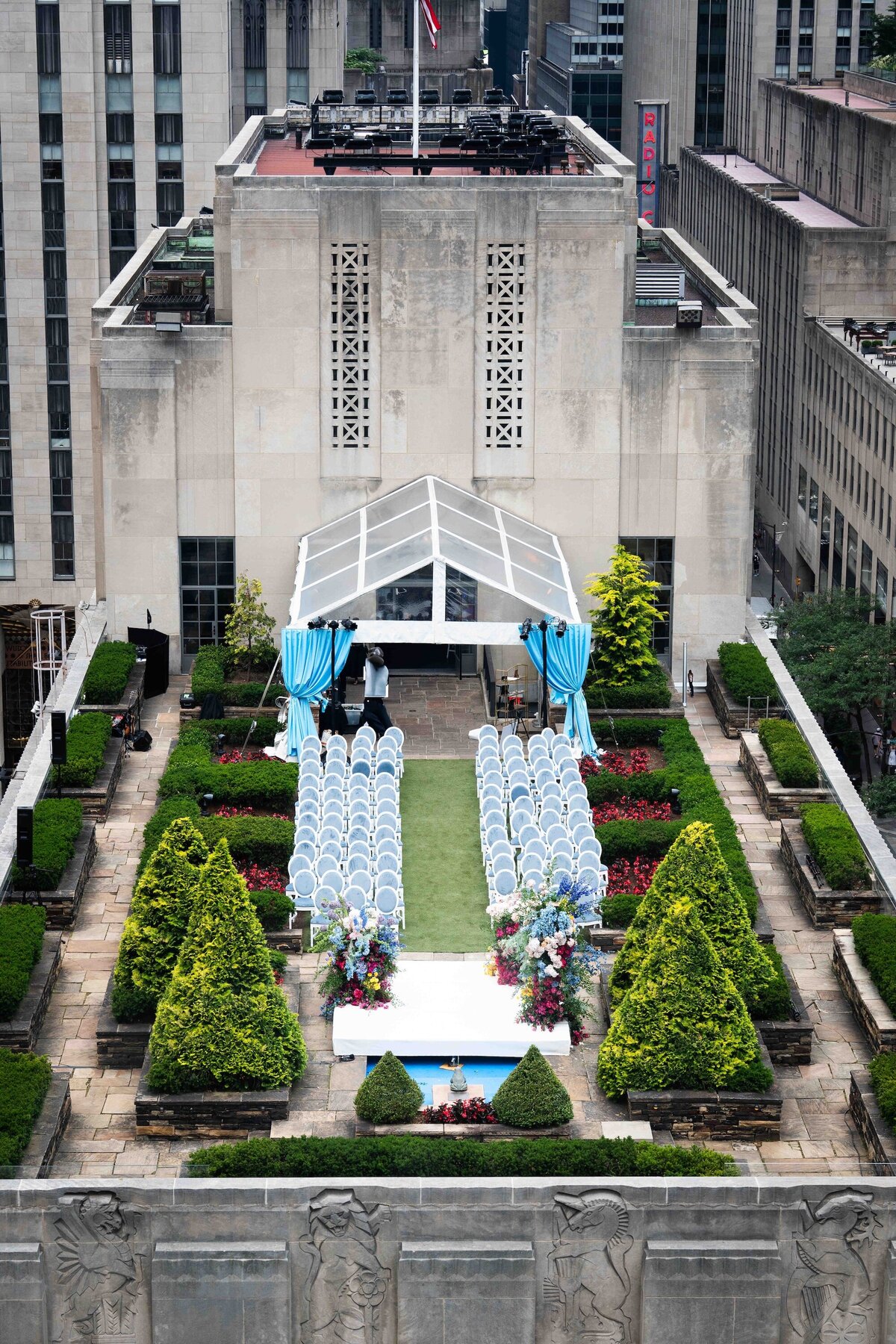 Rooftop wedding ceremony at 620 Loft and Garden overlooking Rockefeller Center